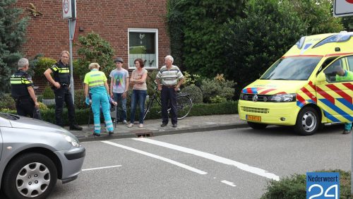 Donderdagmiddag is een vrouw lichtgewond geraakt na een aanrijding op de kruising Houtmolen - Burgemeester Greijmansstraat in Nederweert.