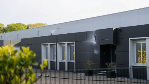 Onkruidbrander-zet-gevelisolatie-in-brand-1