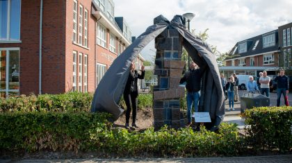 Onthulling-kunstwerk-Gard-van-Wegberg-bij-woon-zorgcentrum-Hushoven-10