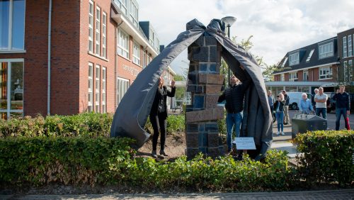 Onthulling-kunstwerk-Gard-van-Wegberg-bij-woon-zorgcentrum-Hushoven-10