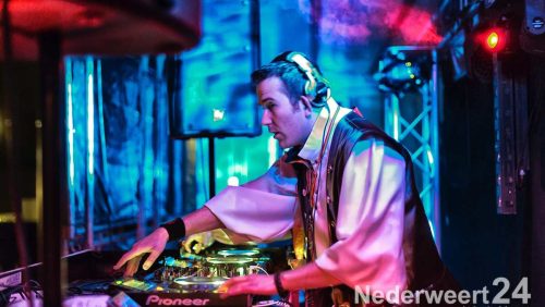 Out Rageous Carnaval Leveroy