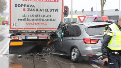 Personenauto-onder-vrachtwagen-afrit-A2-bij-Nederweert-4