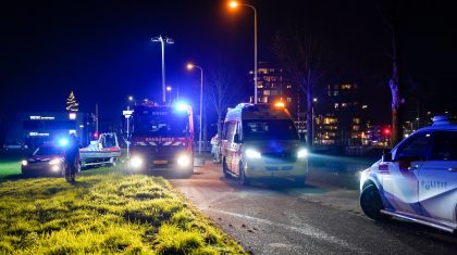 Persoon-te-water-Stadsbrug-Weert-2