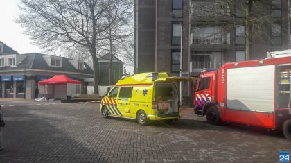 Persoon-valt-van-flat-Hoogpoort-Weert-1