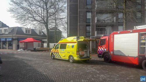 Persoon-valt-van-flat-Hoogpoort-Weert-1