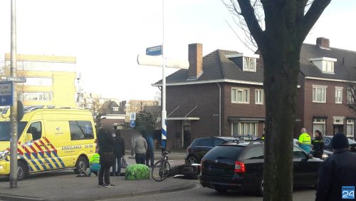 Pizzakoerier-botst-met-auto-Weert-1