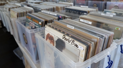 Platenbeurs in Buurtcentrum Moesel brengt Vinylliefhebbers samen