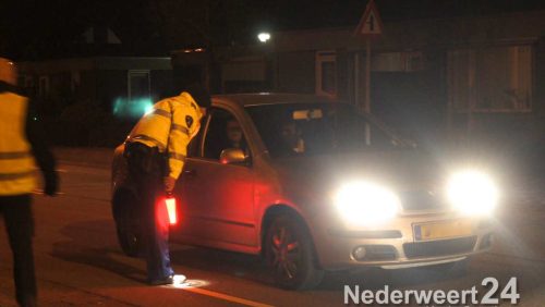 Vanmiddag heeft de politie een grote algemene verkeerscontrole uitgevoerd in de gemeente Nederweert. De actie vond plaats in het kader van het donkere dagen offensief. Op verschillende toegangswegen van Nederweert heeft de politie voertuigen gecontroleerd.
