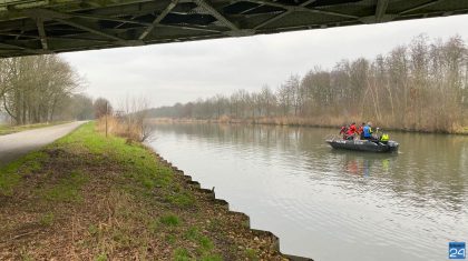 Politie-dregt-naar-sporen-vermiste-vrouw-kanaal-Nederweert-3 Politie-dregt-naar-sporen-vermiste-vrouw-kanaal-Nederweert-3