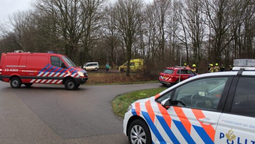 Politie-en-brandweer-doen-onderzoek-naar-verdachte-auto-in-Roggel