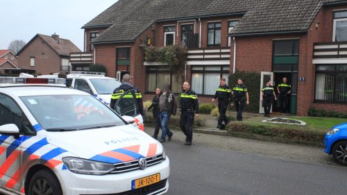 Politie-haalt-verwarde-man-uit-woning-Nederweert-1-1