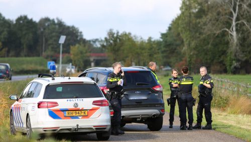 Politie-lost-waarschuwingsshoten-in-Weert-Eindhovenseweg-2