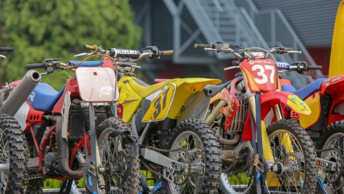 Politie-neem-voertuigen-in-beslag-Hulsenweg-Nederweert-4