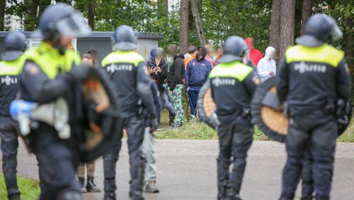 Politie-stop-illegaal-feest-Vliesvenweg-Weert-9