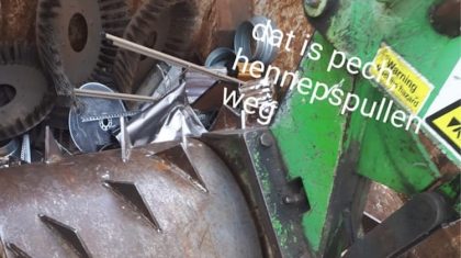 Politie-vindt-bus-vol-hennep-gerelateerde-goederen-in-Weert