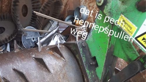 Politie-vindt-bus-vol-hennep-gerelateerde-goederen-in-Weert