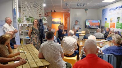 Praatjes-van-start-in-Warm-Wonen-Winkel