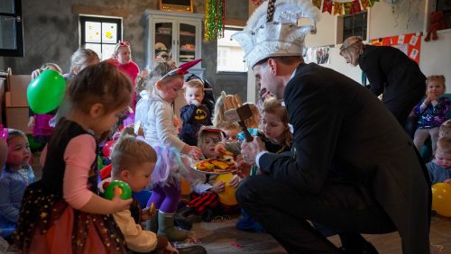 Prins-Frank-I-en-prinses-Loes-op-bezoek-bij-de-Hummelhoeve-34