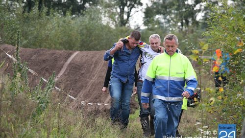 Zondagmiddag hebben verschillende oud-prinssen van de vastelovundjsvereiniging uit Nederweert meegedaan aan de motorcross tijdens de Veteranencorss in Nederweert eind. Ze mochten een paar rondjes als bakkenist mee scheuren over de baan.