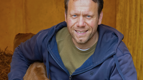 Pustjens-Melkveebedrijf-brengt-landbouwtransitie-in-de-praktijk-in-Nederweert-