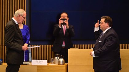 Raymond-Vlecken-geinstalleerd-als-burgmeester-van-Weert-2