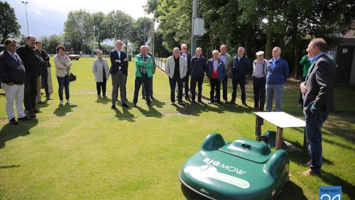 Robotmaaier-voetbalveld-Eindse-Boys-Nederweert-Eind-4019