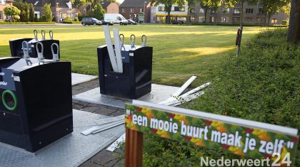 Rommel bij de afvalverzameling op het St. Rochusplein Budschop