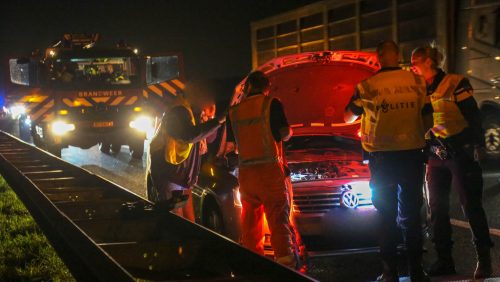 Rook-onder-motorkap-snelweg-A2-Weert-1