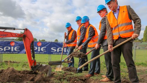 Schop-in-de-grond-voor-aanleg-glasvezel-buitengebied-8