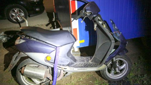 Scooterrijder-valt-op-spoorwegovergang-Roermondseweg-2