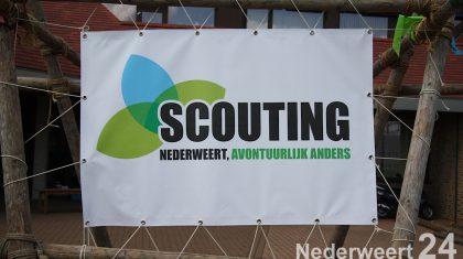 Deze dag waren alle leden van jong tot oud in het dorp bezig met een feestelijk spellenprogramma. Vanaf 11:00 waren ze op het Raadhuisplein in de weer met een stoepkrijtspel, zochten ze hun weg in een levensgrote doolhofpuzzel op het Sint Antoniusplein en was het oppassen geblazen voor knallende ballonnen bij het Lambertushof. Maar ook in Budschop kwam je ze tegen: in het Julianapark zag je ze al rennend over een sportief parcours, en in het kanaal bij waterscoutinghonk de Thuishaven trotseerden de scouts de natuurwetten door in een grote opblaasbare bal over het water te wandelen!