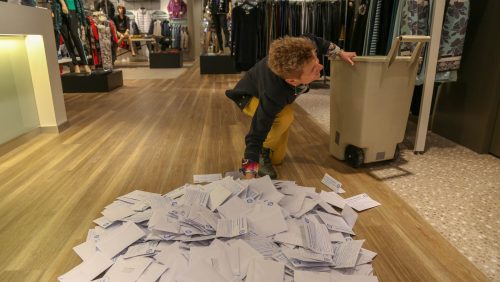 Sinterklaasactie-grabbelen-OVN-Nederweert-bij-Pleunis-5