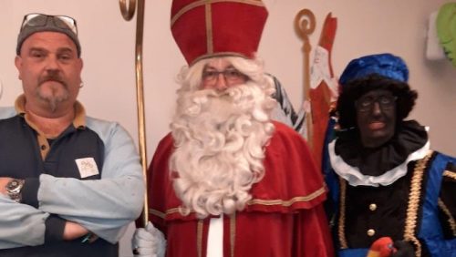 Sinterklaasbezoek-voor-gezinnen-met-een-smalle-beurs-in-Nederweert