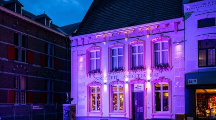 SooS-in-Weert-paars-verlicht-