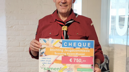 Stichting-Jeugdcommissie-van-Scouting-Keent-Moesel-heeft-op-20-mei-2022-een-sponsorcheque-ontvangen-uit-het-SamenDoenFonds-Moesel