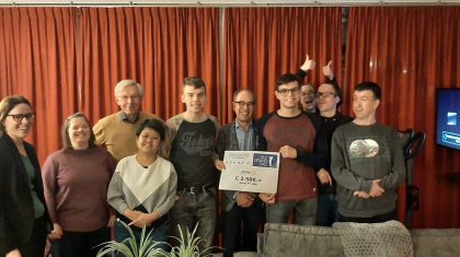 Stichting-OGD-overhandigd-cheque-aan-PSW-Nederweert-ter-waarde-van-E2 Stichting-OGD-overhandigd-cheque-aan-PSW-Nederweert-ter-waarde-van-E2