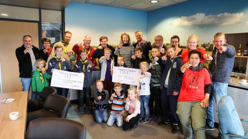 Stienen-overhandig-steevige-cheque-aan-scouting-en-Jong-Nederland-10