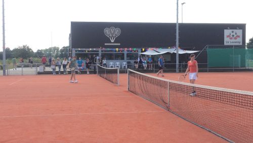 Straten-tennistoernooi-in-Leveroy