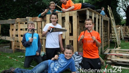 Timmerdorp Budschop van start Jong Nederland Budschop Nederweert