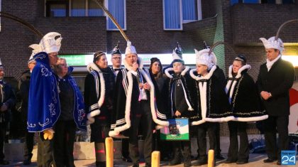 Turf-oploating-de-sleutels-zijn-weer-terug-bij-de-burgemeester16 Turf-oploating-de-sleutels-zijn-weer-terug-bij-de-burgemeester16