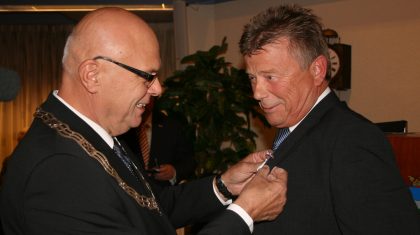 Uitreiking-erepenning-aan-Mart-Jacobs