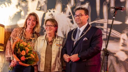 Veel-waardering-voor-jarig-Toon-Hermans-Huis-Weert-3