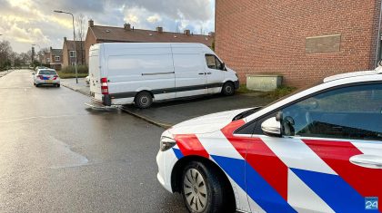 Vermoedelijk-gestolen-bus-met-drugsafval-aangetroffen-op-Populierenstraat-2 Vermoedelijk-gestolen-bus-met-drugsafval-aangetroffen-op-Populierenstraat-2