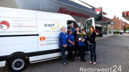 Nieuwenhoven Voedselbank krijgt bus