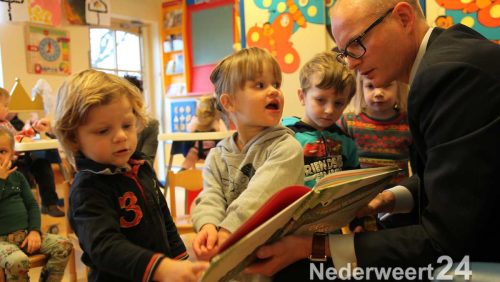 Voorleesdagen met Wethouder Mackus bij kinderopvang 't Zonnetje Nederweert Eind