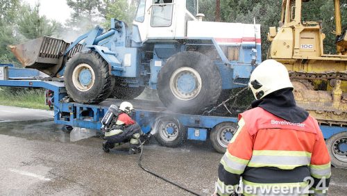 vrachtwagenbrand A2 bij Wildenberg