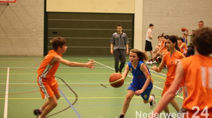 Zondag 14 april 2013 werd Truus de Leeuw bekroond tot Vrijwilliger van de Maand door Myrna van de Weerden (combinatiefunctionaris van de gemeente Nederweert).