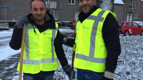 Vrijwilligers-sneeuwvrij-maken