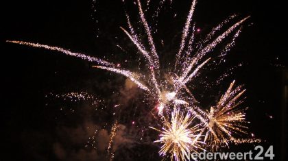 Vuurwerk tijdens opening Brug 15 en Kermis Nederweert