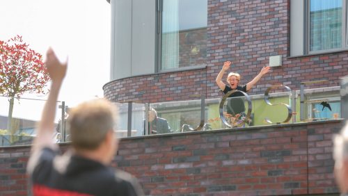 WeertFM-draait-plaatjes-voor-bewoners-Sint-Joseph-Nederweert-27